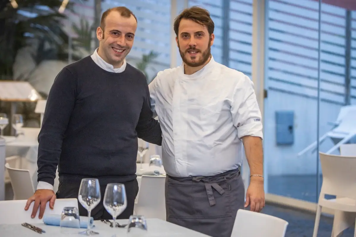 I fratelli Parlato: Ciro (sommelier) in sala e Marco (cuoco) in cucina Due fratelli e la Penisola Sorrentina: la carta vincente del Parlato Restaurant