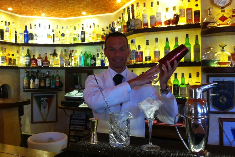 Marco Giovarruscio - Marco Giovarruscio, barman per passioneNei cocktail l’amore per la professione