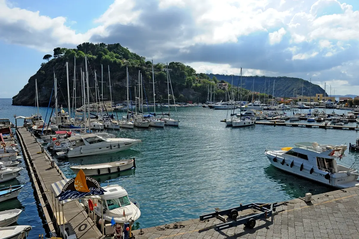 Il porto di Marina Chiaiolella Tutti gli eventi di Procida Capitale 2022 perch&eacute; la cultura non isola