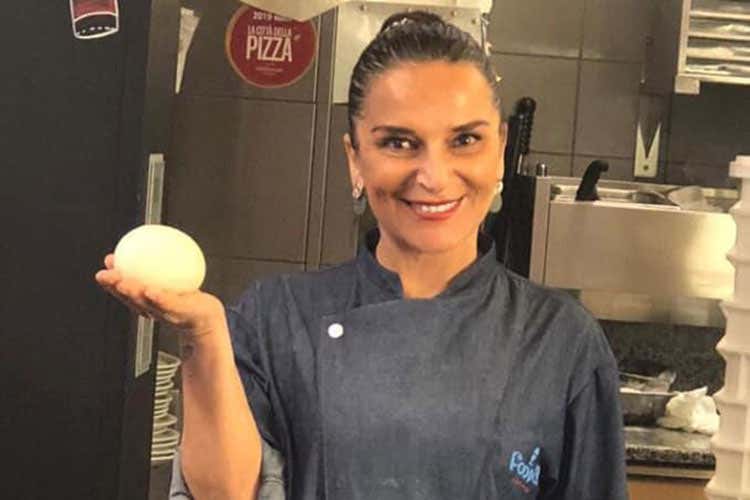 La pizza di Marzia Buzzanca, lievito madre con l'aggiunta di una piccola parte di lievito di birra - A ogni pizza il suo vino al calice L'idea vincente di Marzia Buzzanca