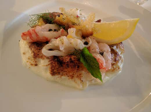 Pizza al contrario di pesce, pepe e limone