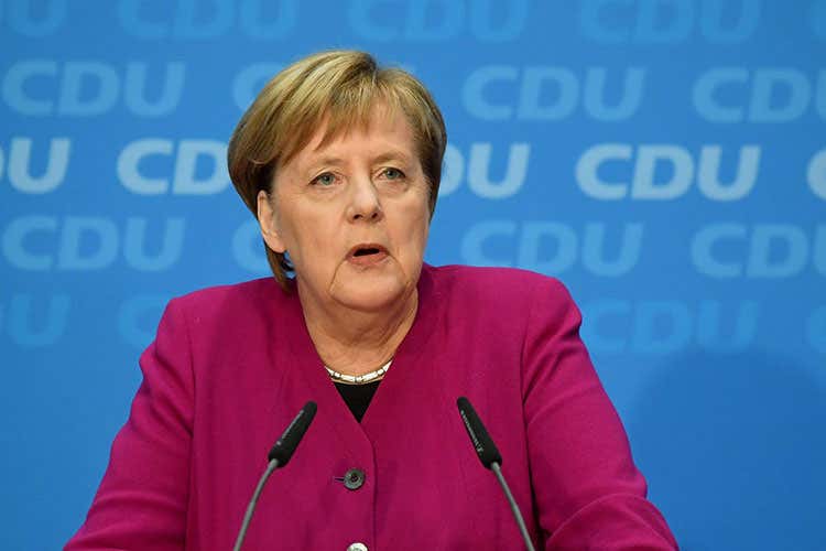 Mascherine e riunioni dopo scuola: la Germania annuncia nuove strette