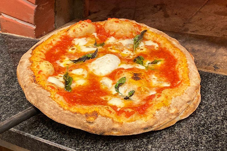 Pizza protagonista nei locali di Massimo Cosmo (Massimo Cosmo La pizza napoletana a Prato)