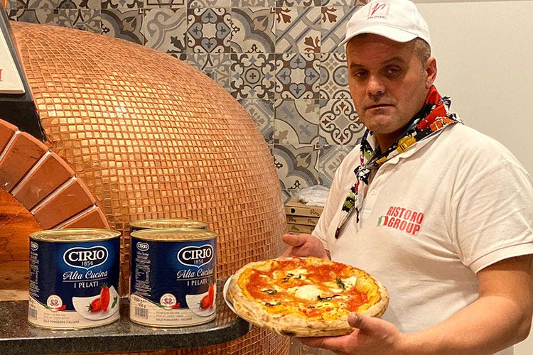 Massimo Cosmo ha scelto il pomodoro Cirio Alta Cucina (Massimo Cosmo La pizza napoletana a Prato)