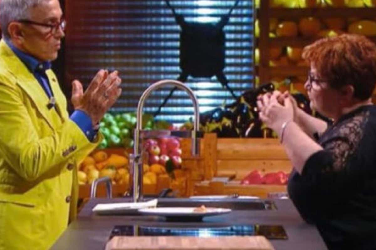 Masterchef 2021 chef Bruno Barbieri e la concorrente Oriana (fonte masterchef.sky.it) Masterchef 2021 chef Bruno Barbieri e la concorrente Oriana Masterchef, «Il re è nudo»