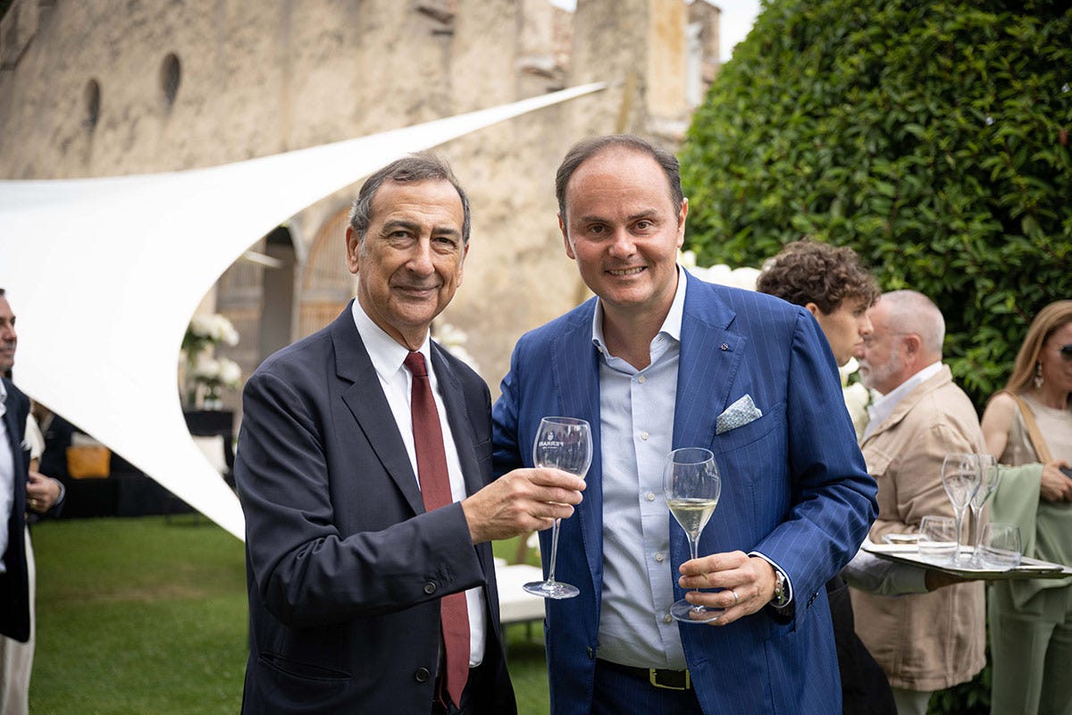 Matteo Lunelli (a destra) con il Sindaco di Milano Beppe Sala I 120 anni di Ferrari Spumanti, bollicine che hanno fatto la storia
