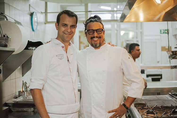 Alexis Voisin e Alessandro Borghese (Mauritius La cucina speziata seduce il palato) Alexis Voisin e Alessandro Borghese (Mauritius La cucina speziata seduce il palato)
