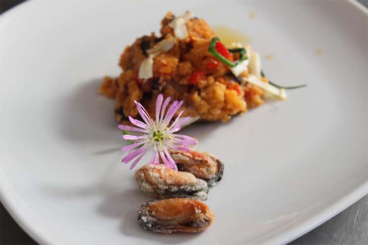 Maurizio Digiuni in cucina al Porticciolo Cucina di mare, rivisitata e provocante