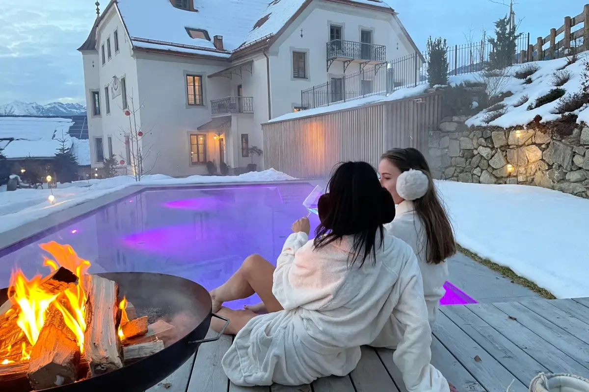 Castel Maurn - Piscina calda panoramica in inverno A Castel Maurn la favola della Val Pusteria in autunno