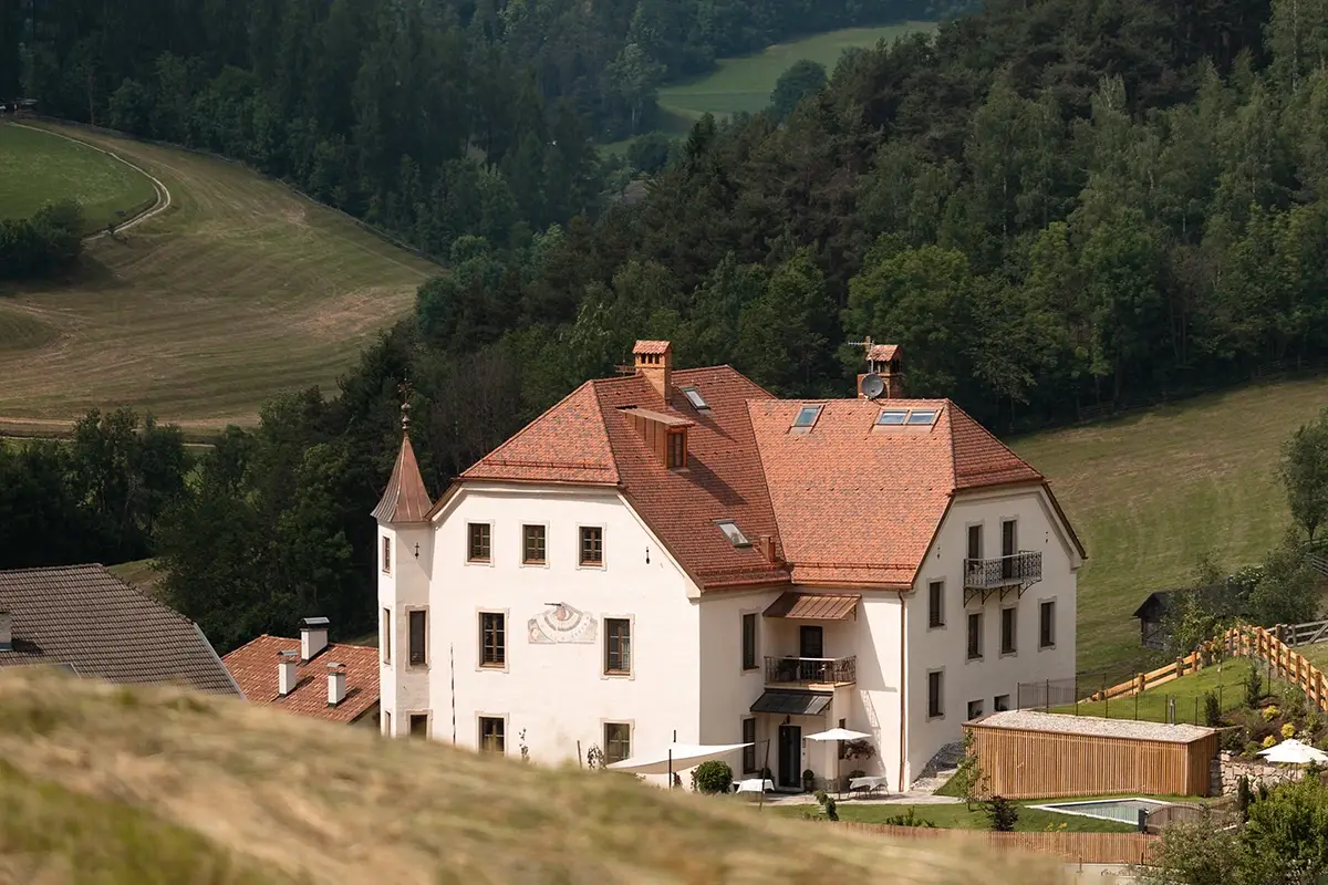 Maurn, una dimora storica esclusiva Casa d’artista tra i monti: a Maurn tra natura, relax e cibo d’autore