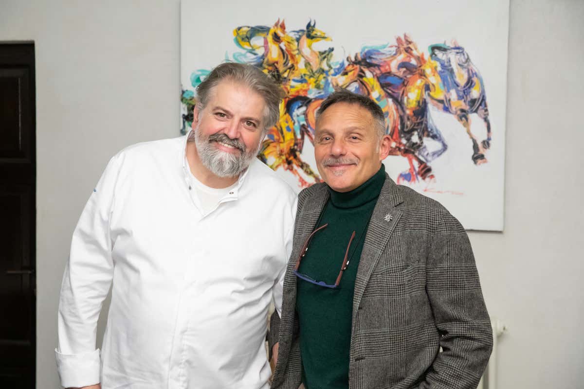 da sx lo chef Mauro Elli e Simone Nera di Caven Tre vini di Caven Camuna sposano la cucina di Mauro Elli in nome della Valtellina