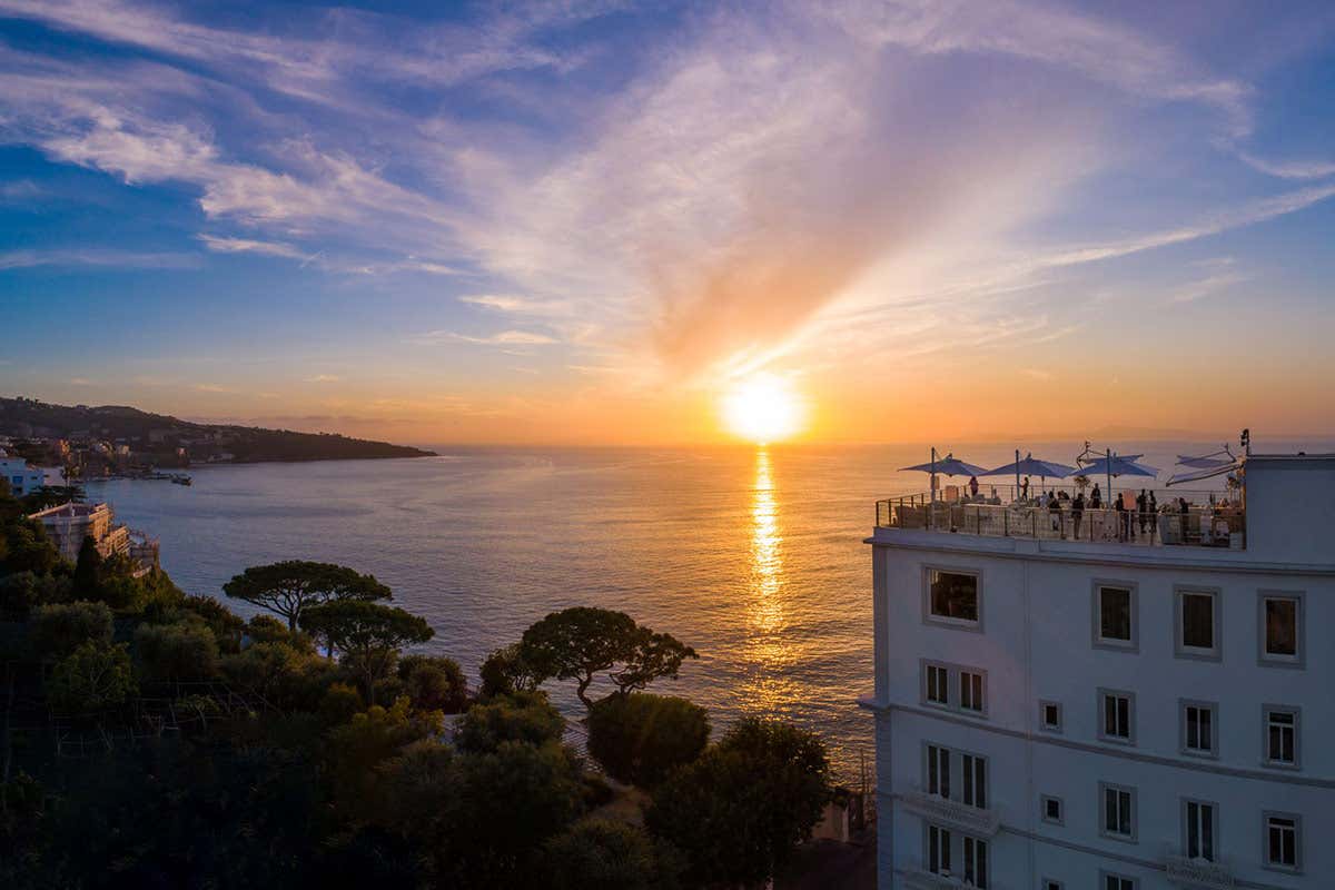 Hotel Mediterraneo: un faro di ospitalità di classe a Sorrento