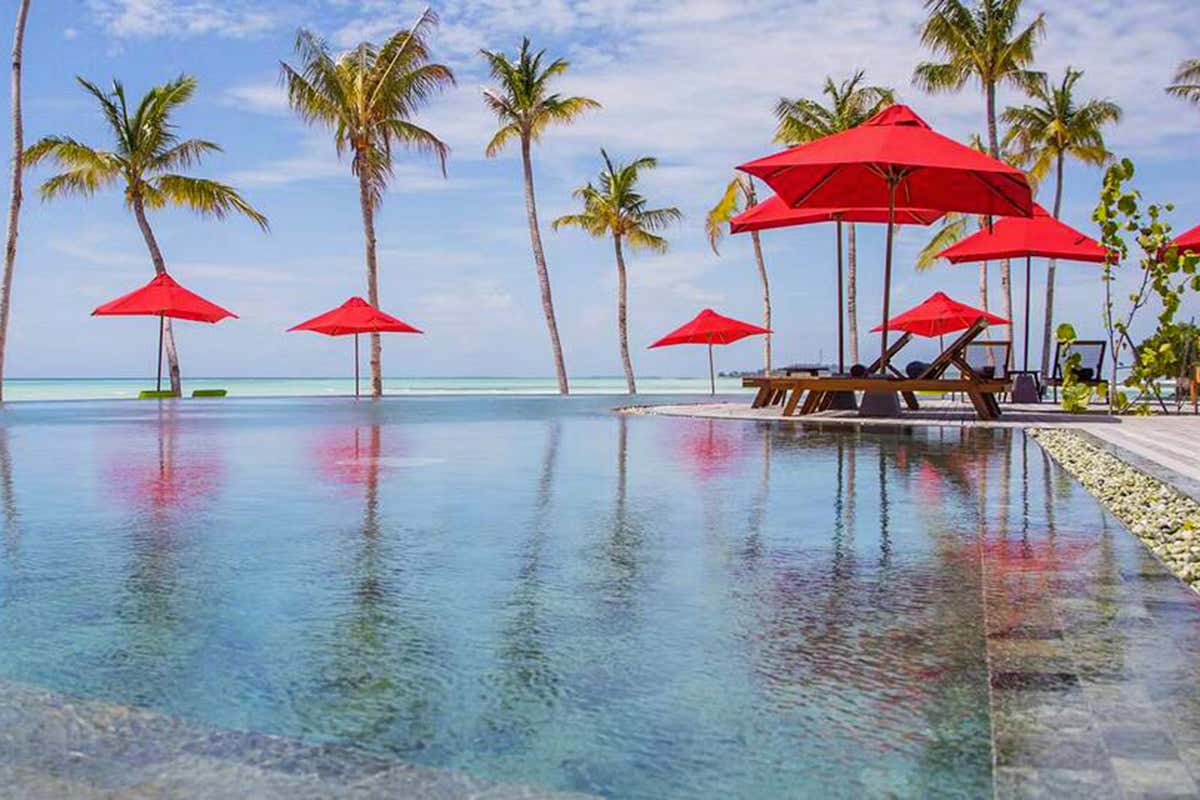 Una delle piscine a sfioro del Meliá Whale Lagoon Maldives