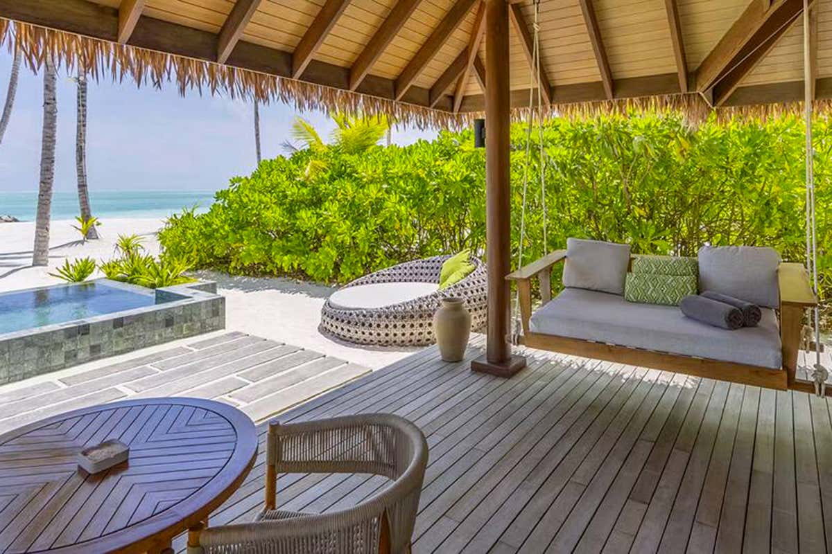 Il patio con piscina di una Sunset Suite Villa