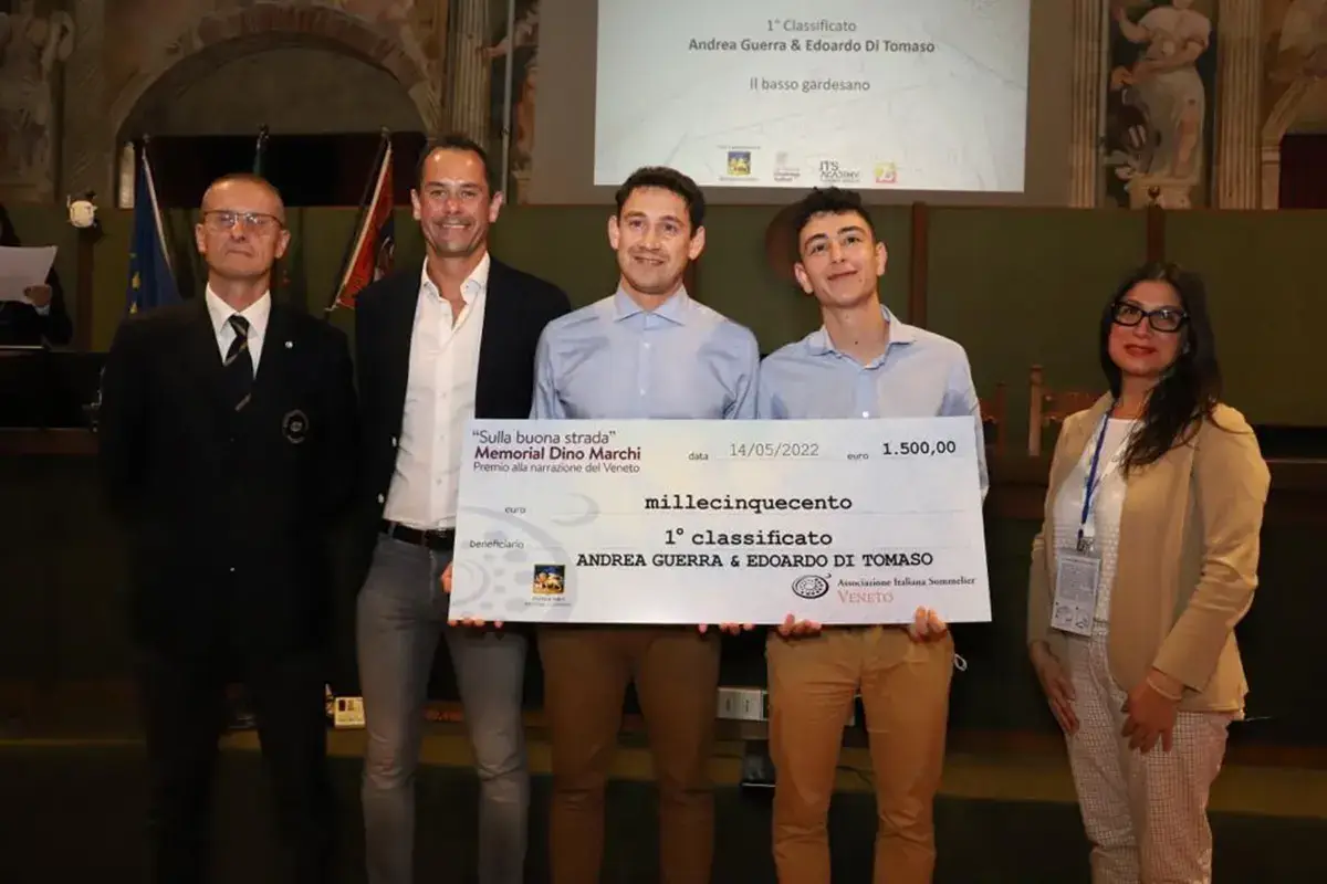 Il momento della premiazione L&rsquo;enoturismo &egrave; un racconto: premiati i vincitori di Sulla Buona Strada