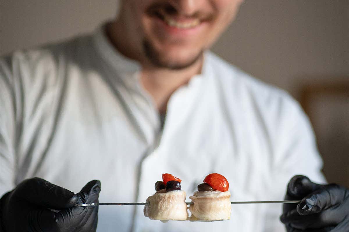 Andrea invia ai suoi clienti una lista di ingredienti, poi si lascia trasportare dall'ispirazione