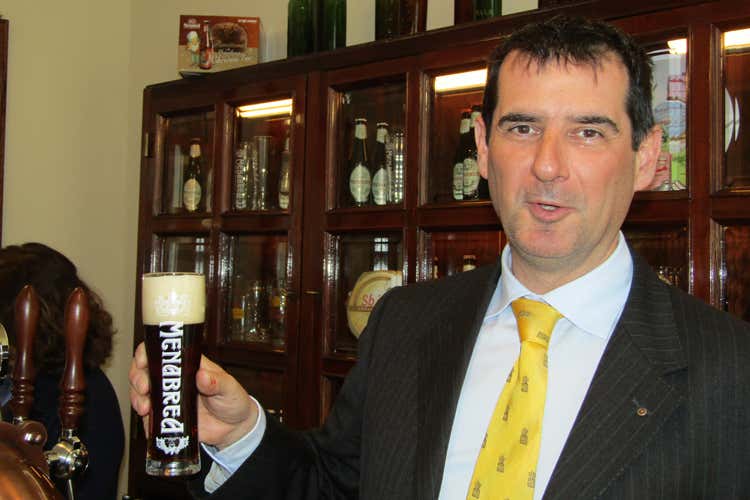 Franco Thedy - Menabrea La 150°, rossa doppio malto arriva anche nella bottiglia da 33cl Franco Thedy - Menabrea La 150°, rossa doppio malto arriva anche nella bottiglia da 33cl