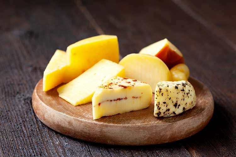 Scegli tra le 50 Dop italiane per il tuo tagliere di formaggi home-made - A tavola per la Pasqua tra ricette gourmet e tradizione