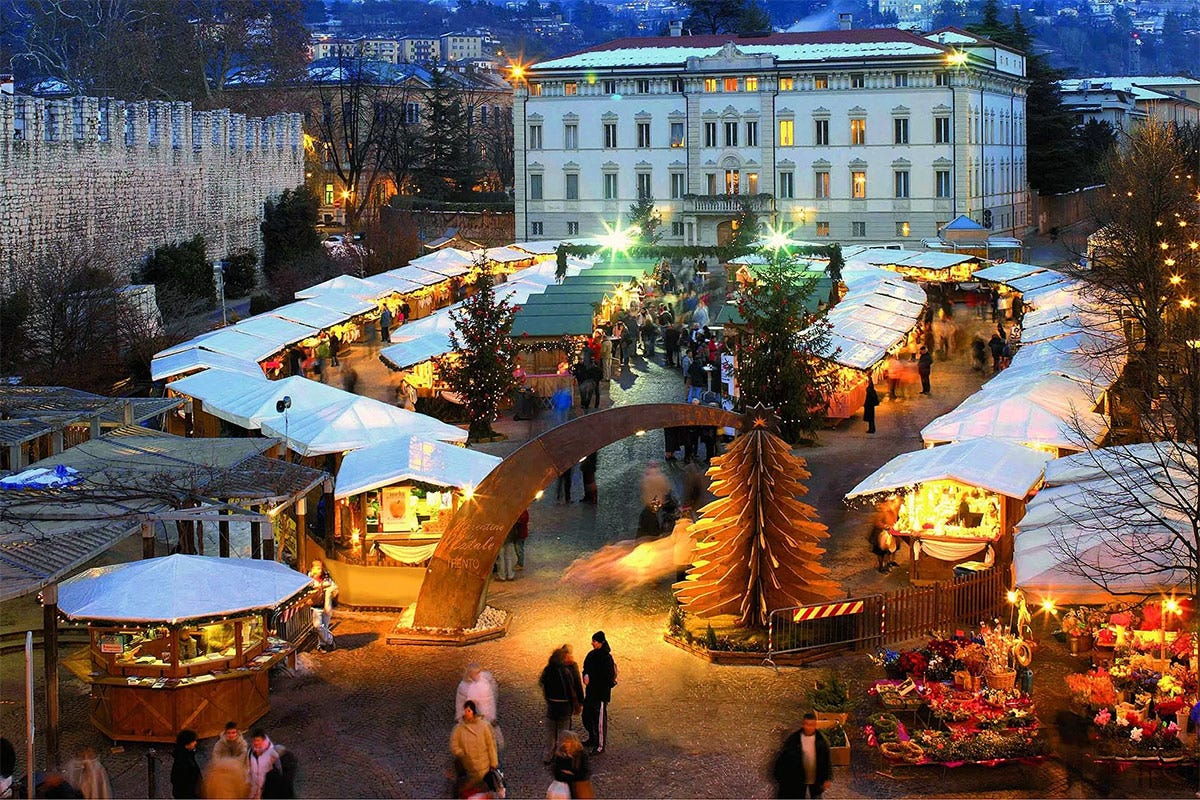 Mercatini di Natale di Trento Dalle Langhe all’Alto Adige, da Arezzo a Benevento: i più bei mercatini di Natale 2021