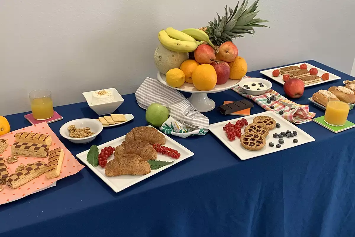 La merenda di met&agrave; mnattina deve apportare circa il 5% delle calorie totali della giornata Lo spuntino di met&agrave; mattina per crescere bene