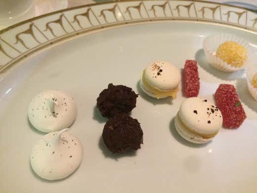 Meringhe e macarons Meringhe e macarons