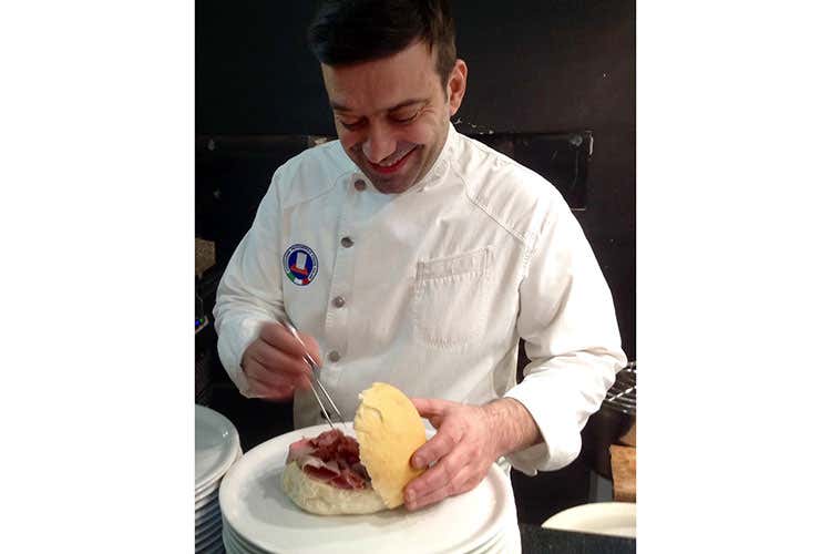 Alfonso Crisci (Al Metamorsi di Nola il piatto d&rsquo;autore entra nel panino)