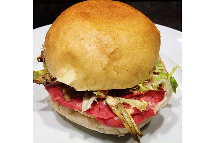 (Al Metamorsi di Nola il piatto d&rsquo;autore entra nel panino)