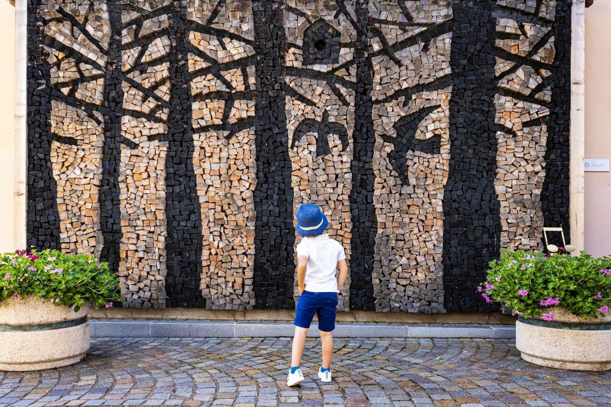 Mezzano di Primiero, il Bosco vecchio (foto orlerimages.com) Mezzano di Primiero Borgo Bello d’Italia dove le cataste di legna si fanno arte