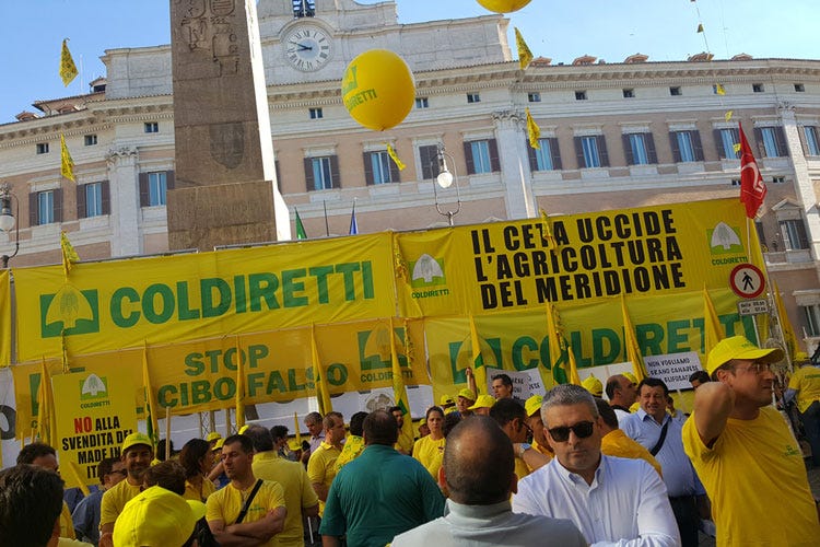 Migliaia di agricoltori a Montecitorio 
No alle imitazioni del Made in Italy
