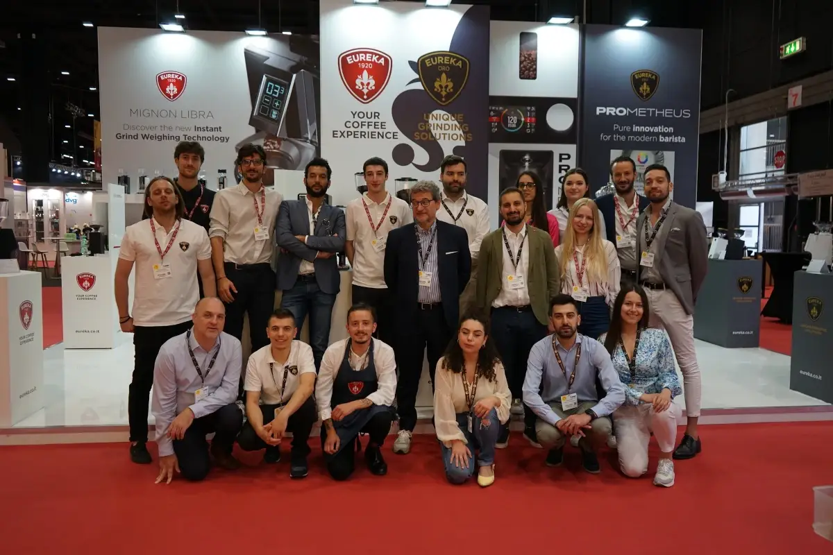 Lo staff di Eureka 1920 in fiera a Milano Mignon Libra, il macinacaff&egrave; di Eureka 1920 e Conti Valerio Srl