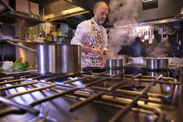 Moreno Cedroni (Da Milano a Dubai, via Senigallia La firma di Berto’s sulle cucine) Moreno Cedroni (Da Milano a Dubai, via Senigallia La firma di Berto’s sulle cucine)