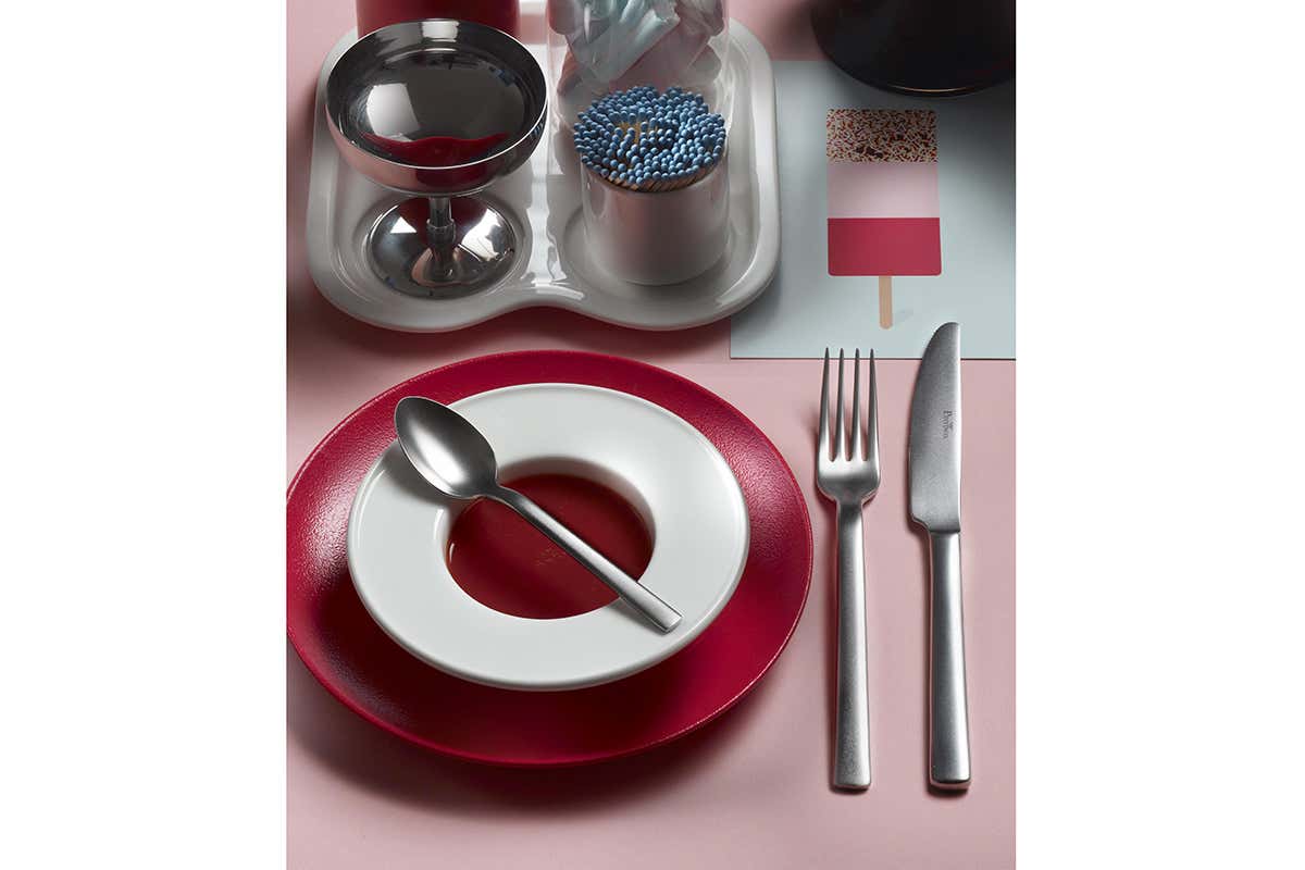 La seducente semplicit&agrave; della linea Millennium Mystique Pinti Inox, le posate di primavera