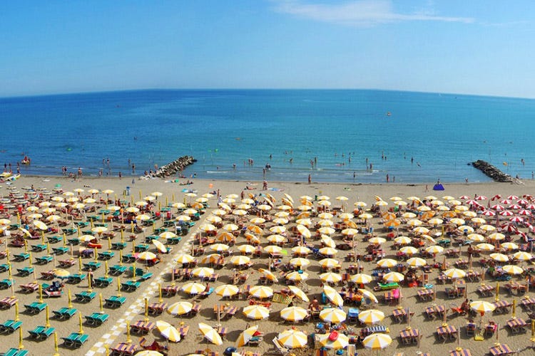 Stabilimenti balneari a Caorle (Mini bond sul turismo in Veneto per ristrutturare gli alberghi)