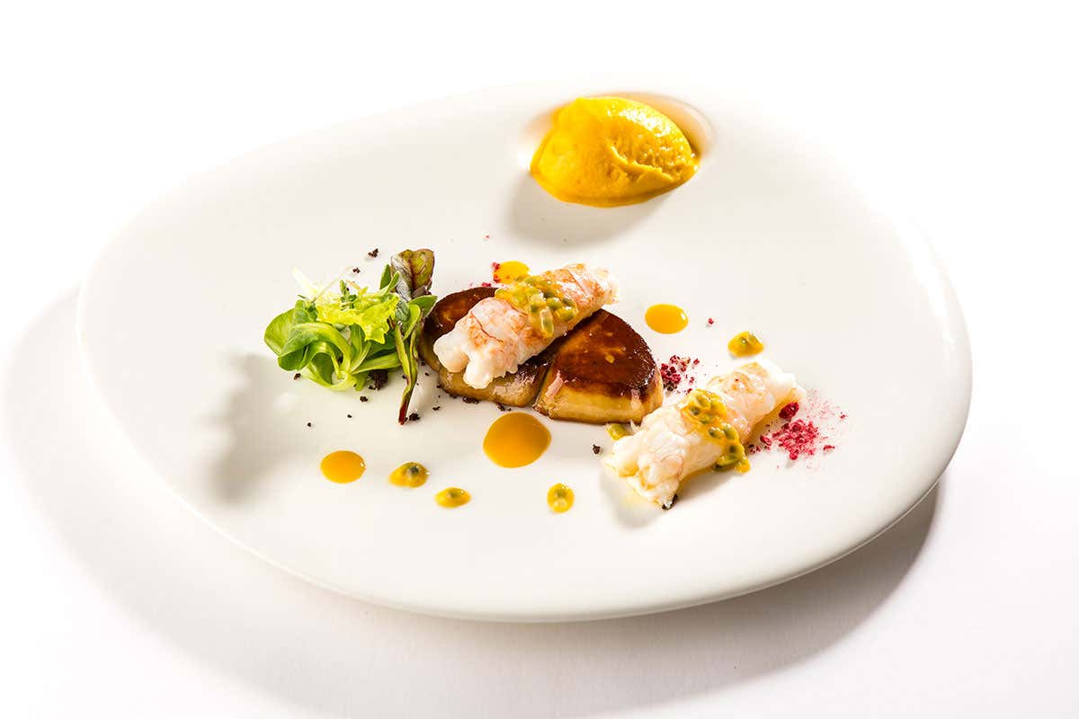 Scampi con fegato d'oca e sorbetto al frutto della passione