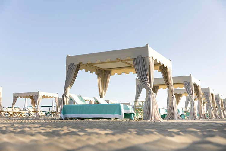 Il bagno Alpemare - Pesce fresco e turisti dal mondo Caldino riprende a Forte dei Marmi