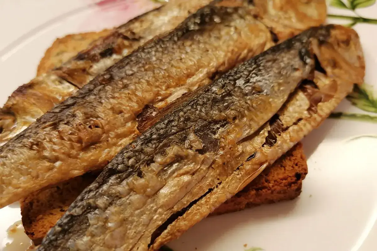 Missoltini alla griglia con polenta Pesce d&rsquo;acqua dolce, un tendenza che pesca nel passato
