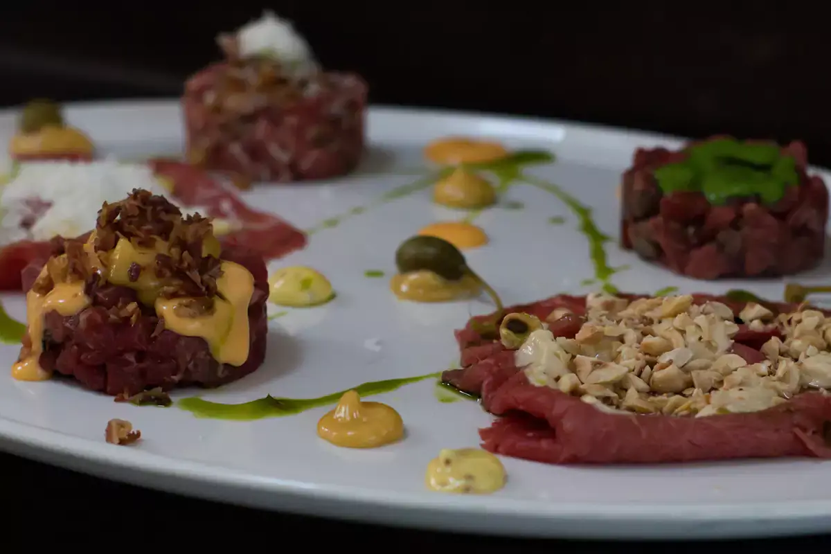 Il misto di tartare di Daniele Lubei Residenza Santa Lucia: cucina e ospitalit&agrave; di charme fuori Roma