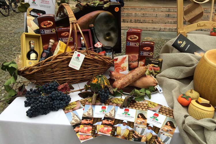 (Modena festeggia i 20 anni di Unesco Cibo, arte e territorio animano tre giorni) (Modena festeggia i 20 anni di Unesco Cibo, arte e territorio animano tre giorni)