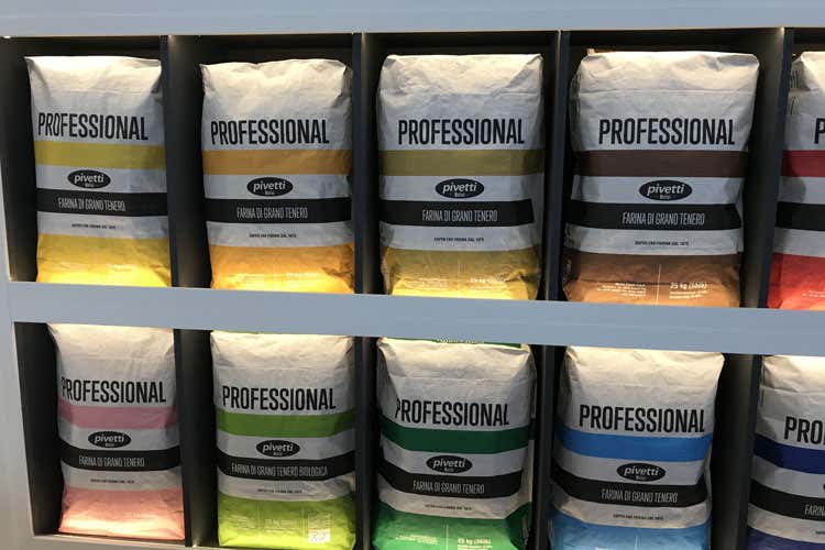 (Molini Pivetti presenta TriticumFarina di grano tenero decorticato)