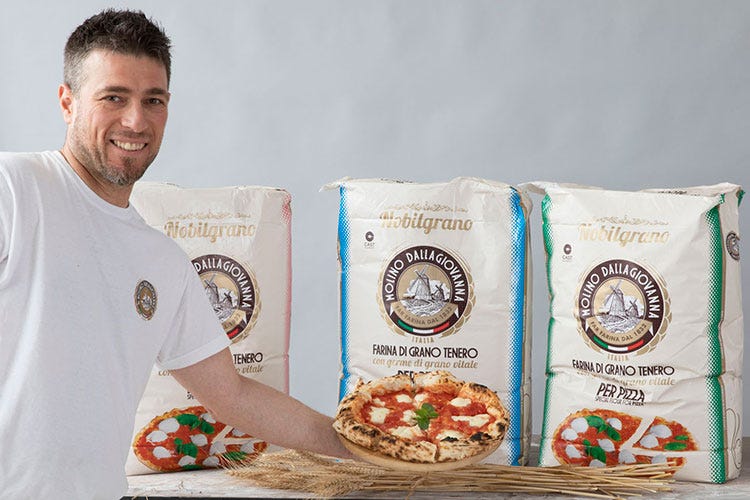 Alberto Campagnolo con la linea per pizza (Molino Dallagiovanna I Maestri dell’arte bianca a Sigep)