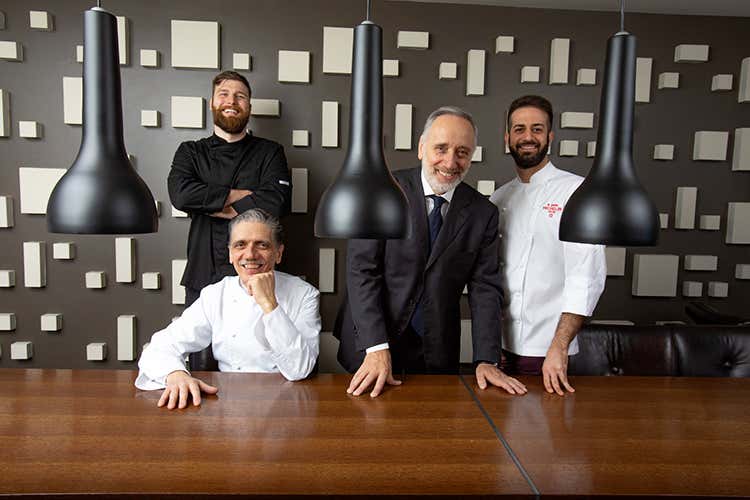 Gastone Pierini, Franco Pierini, Andrea Pasqualucci, Federico Cucchiarelli - Pasqua, una squadra di chef romani cucina per Sant'Egidio per le feste