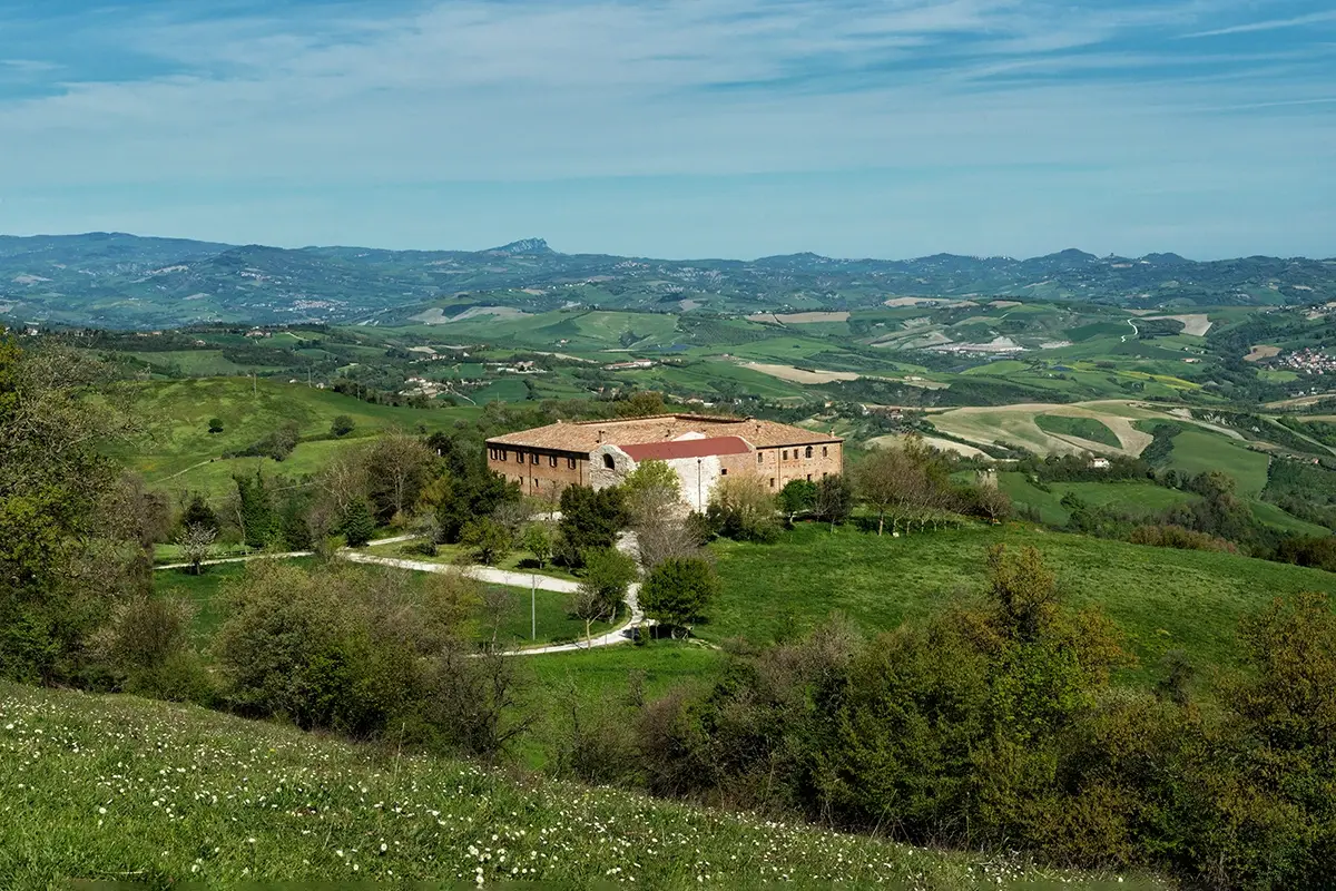 Il Monastero di Montebello Nelle Marche a passo slow tra pasta e notti in monastero