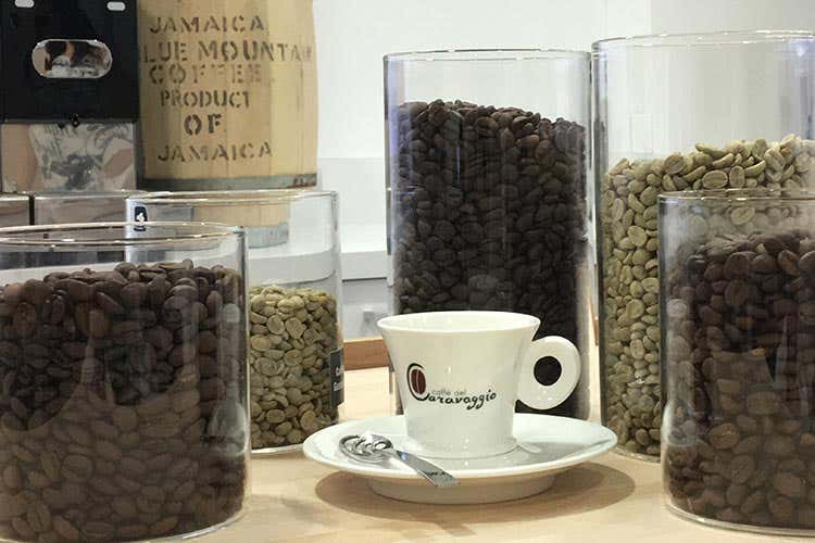 (Monorigini, cialde e una Carta ad hoc Il mondo Horeca di Caffè del Caravaggio) (Monorigini, cialde e una Carta ad hoc Il mondo Horeca di Caffè del Caravaggio)