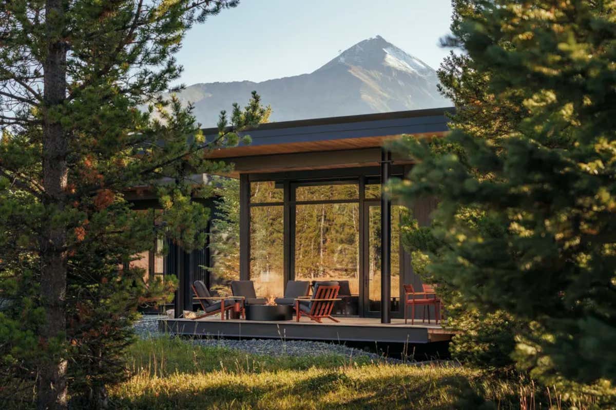 Il resort nel Montana con vista su laghi privati e montagne spettacolari Il resort nel Montana con vista su laghi privati e montagne spettacolari