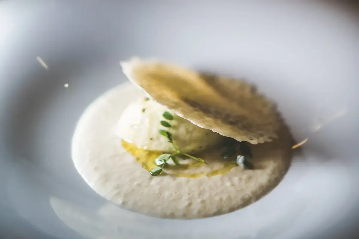 Mousse di baccal&agrave; con cialde di Grana Padano 30 mesi A La Sprelunga di Seveso vanno in scena il Grana Padano e i vini lombardi
