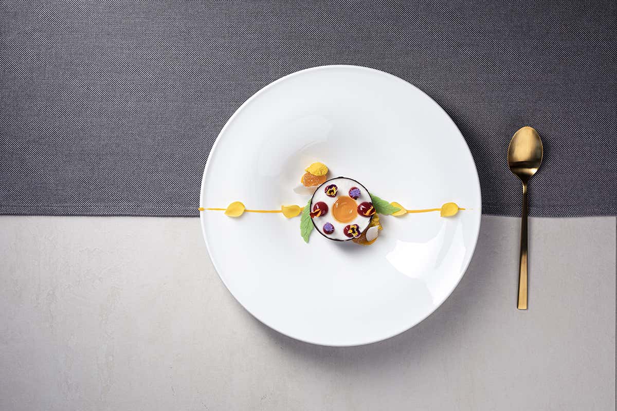 Mousse al cocco, cioccolato fondente, frutta passione, lamponi Quellenhof Luxury Resort Lazise, la dolce vita sul lago