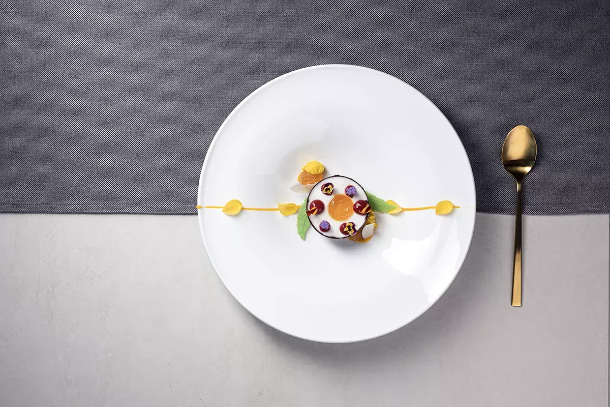 Mousse al cocco, cioccolato fondente, frutta passione, lamponi Quellenhof Luxury Resort Lazise, ladolce vita sul lago