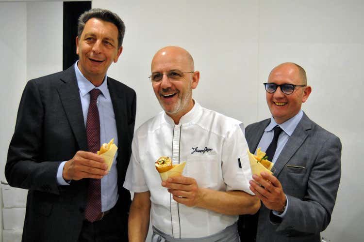 Nicola Cesare Baldrighi, Franco Pepe e Domenica Raimondo (Mozzarella di Bufala e Grana Padano Franco Pepe celebra le nozze) Nicola Cesare Baldrighi, Franco Pepe e Domenica Raimondo (Mozzarella di Bufala e Grana Padano Franco Pepe celebra le nozze)