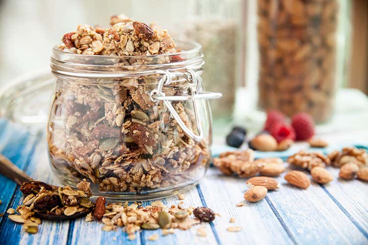 Muesli e granola sono in genere considerate delle alternative sane e nutrienti per la prima colazione - Muesli e granola a colazione Sono davvero così salutari? Muesli e granola sono in genere considerate delle alternative sane e nutrienti per la prima colazione - Muesli e granola a colazione Sono davvero così salutari?