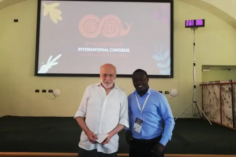 Carlo Petrini e Edward Mukiibi Slow Food, Edward Mukiibi &egrave; il nuovo presidente